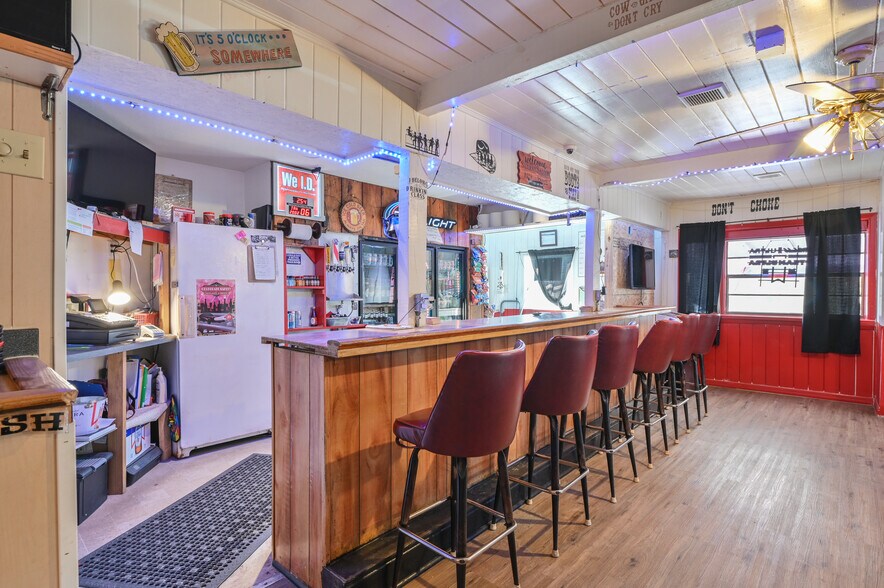 More Photos Of 2451 SE Highway 41, Morriston Bar For Sale