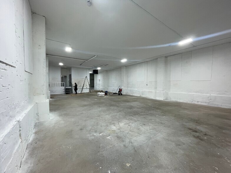 More Photos Of 130-14 91st Ave, Richmond Hill Warehouse For Lease