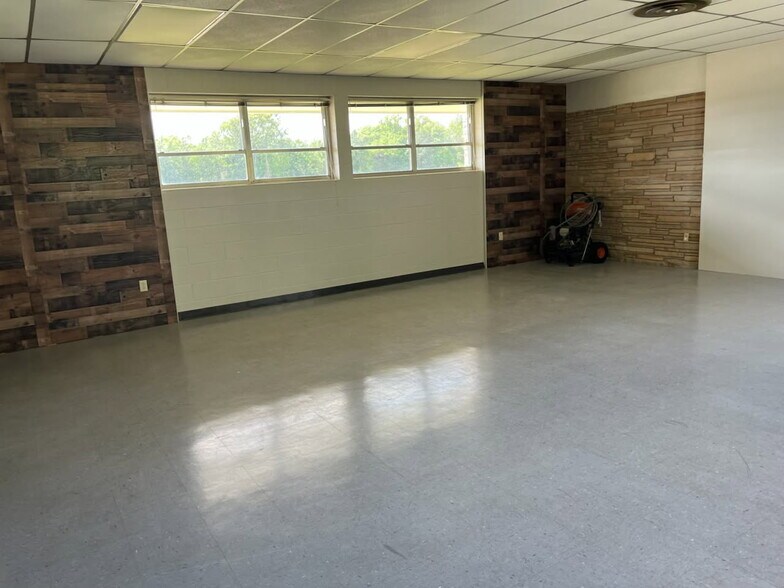 More Photos Of 3787 NW Loop 286, Paris Medical For Sale