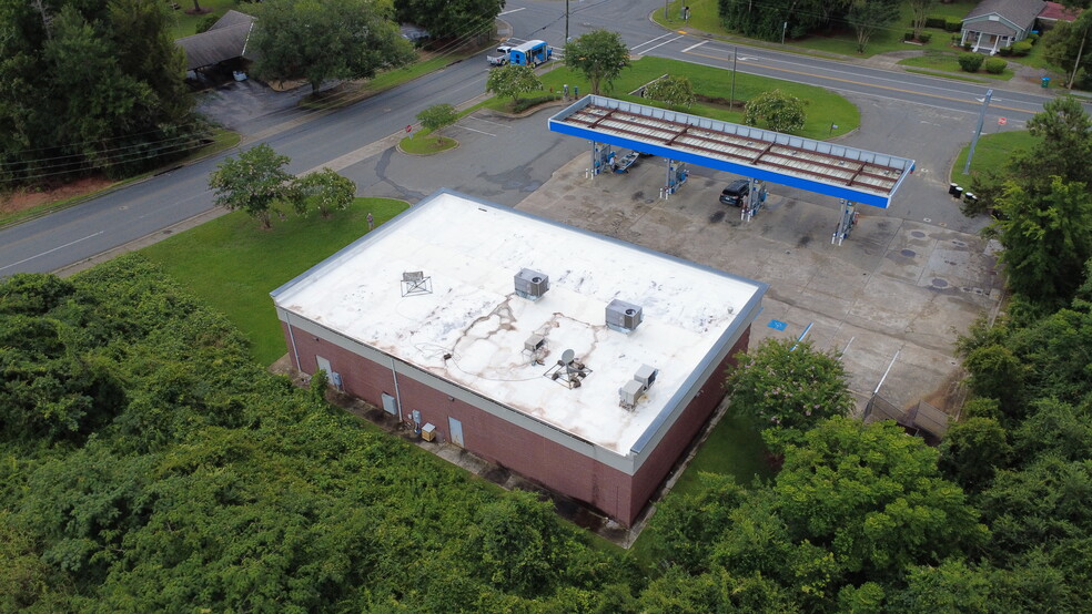More Photos Of 2999 Jefferson St, Marianna Service Station For Lease