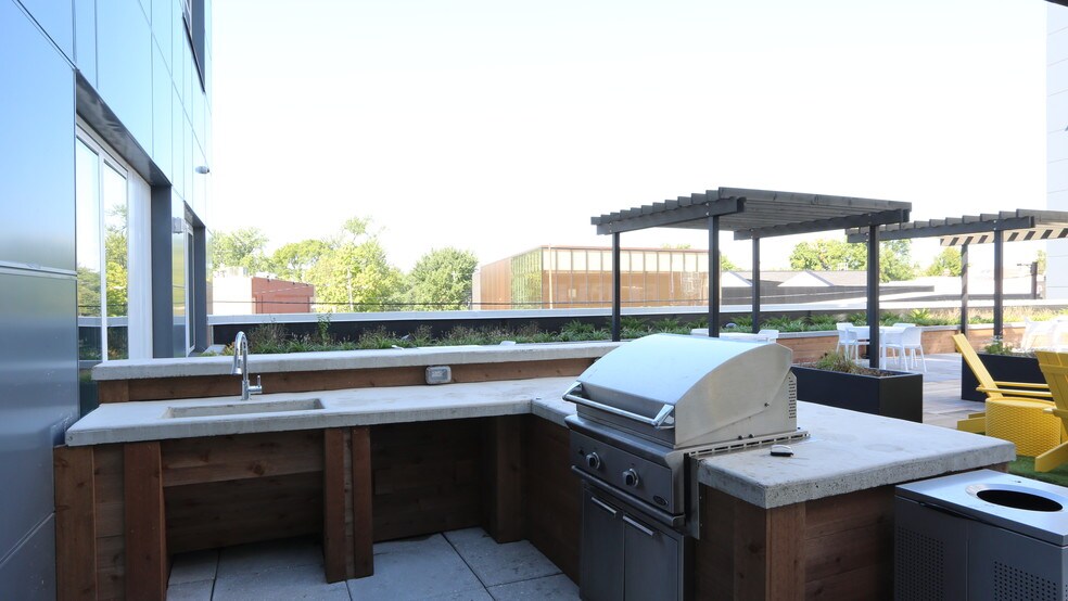 More Photos Of 1400 N High St, Columbus Apartments For Lease