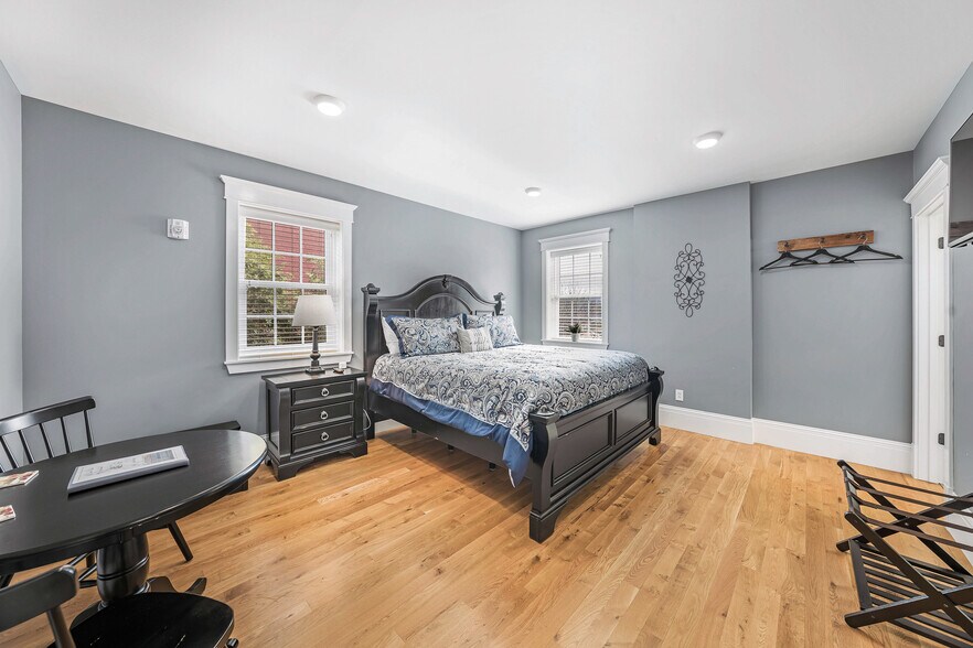 More Photos Of 208-210 Wharf St, Hermann Hospitality For Sale