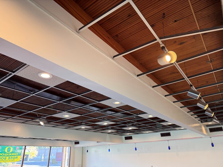 More Photos Of 652 E Broadway, Eugene Restaurant For Lease