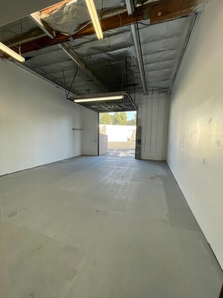 More Photos Of 17520-17538 Studebaker Rd, Cerritos Warehouse For Lease