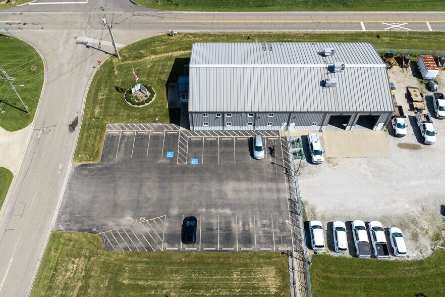 More Photos Of 2050 Reiser Ave SE, New Philadelphia Warehouse For Sale