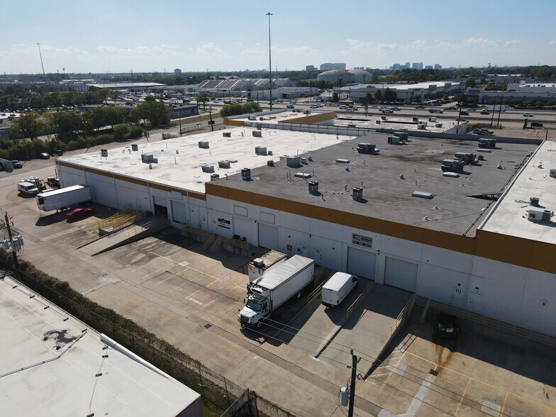 More Photos Of 1530 W Sam Houston Pky N, Houston Warehouse For Lease