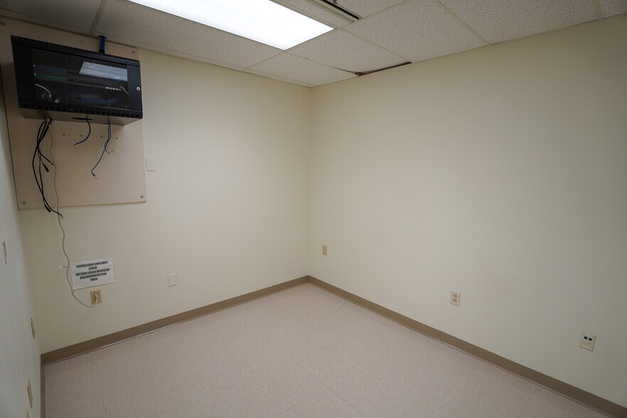 More Photos Of 4452 Eastgate Blvd, Cincinnati Office For Sale