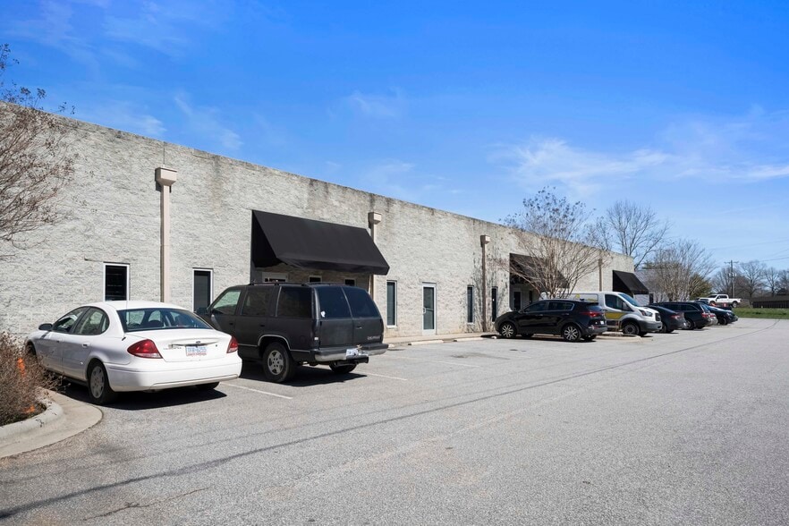 More Photos Of 7471-7473 Hagers Hollow Dr, Denver Warehouse For Lease