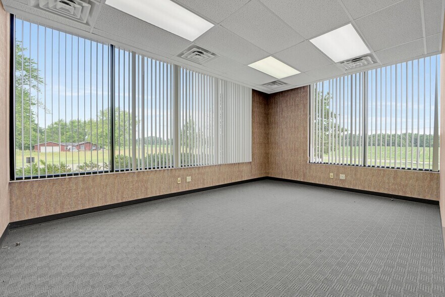 More Photos Of 8645 E Backwater Rd, North Webster Showroom For Lease