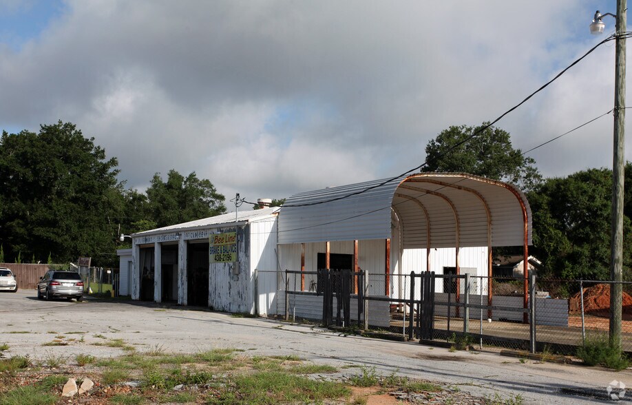 Primary Photo Of 1614 Garden St, Pensacola Auto Repair For Lease