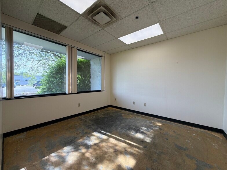 More Photos Of 1102 Aviation Blvd, Hebron Warehouse For Lease