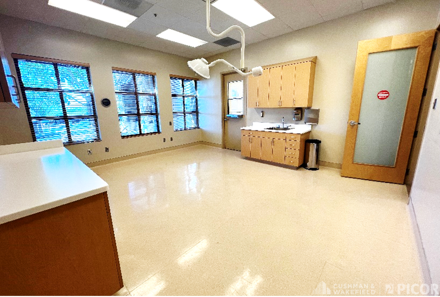 More Photos Of 1775 E Skyline Dr, Tucson Medical For Sale