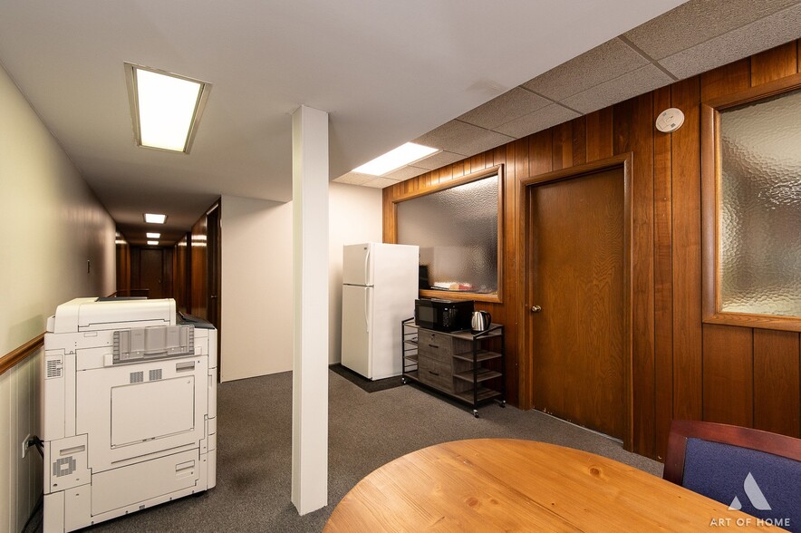 More Photos Of 7922 S Pulaski Rd, Chicago Office For Sale