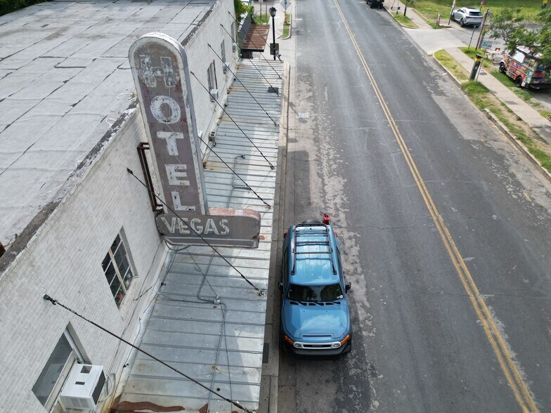 More Photos Of 1500 E 6th St, Austin Storefront Retail Residential For Sale