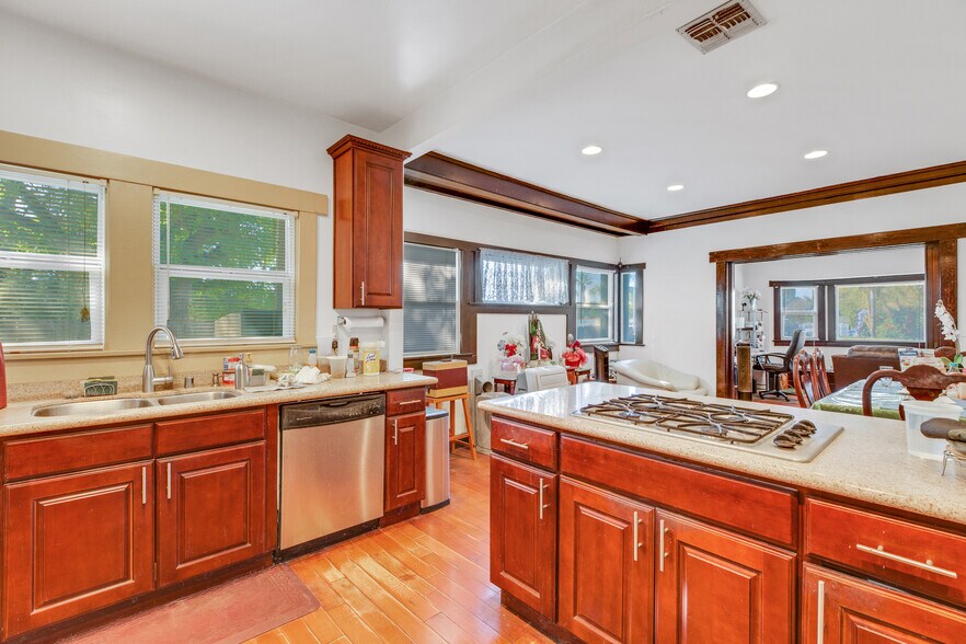 More Photos Of 1562 N Lake Ave, Pasadena Apartments For Sale