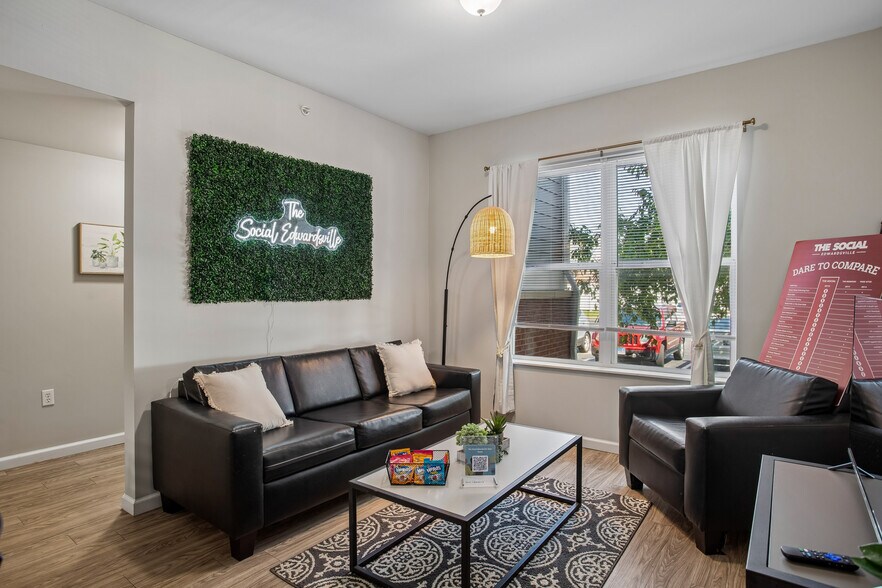 More Photos Of 1 Campus Edge Dr, Edwardsville Apartments For Sale