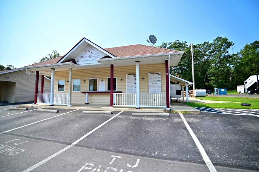 More Photos Of 7670 Hawthorne Rd, La Plata Bar For Sale