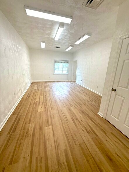 More Photos Of 3073-3097 Brickhouse Ct, Virginia Beach Office For Lease