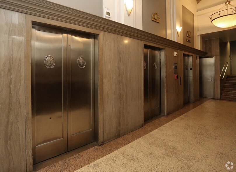 More Photos Of 1623 Main St, Dallas Apartments For Lease