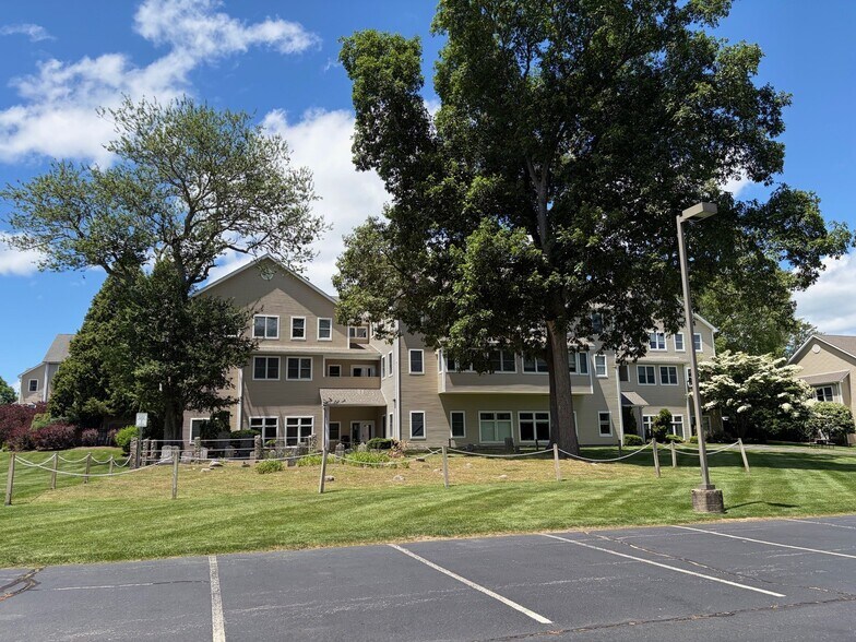 More Photos Of 1130 Ten Rod Rd, North Kingstown Office For Sale
