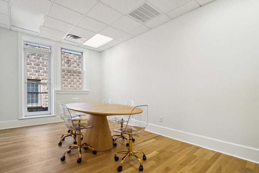 More Photos Of 2-4 Garber Sq, Ridgewood Restaurant For Sale