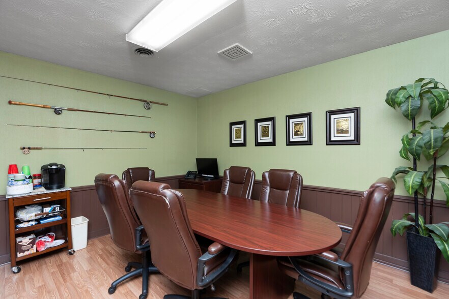 More Photos Of 829 Greenville Ave, Staunton Office For Sale