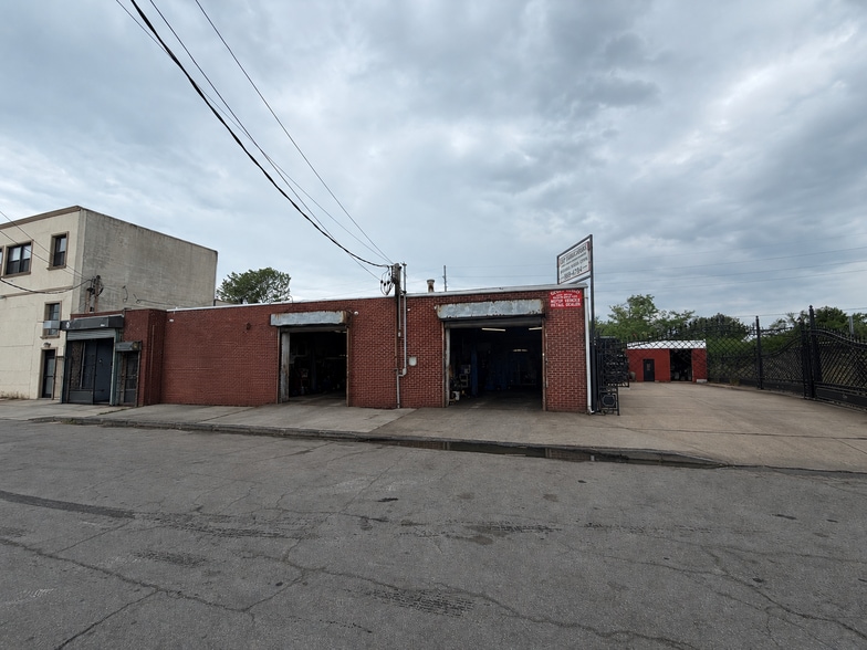 More Photos Of 4230 Industrial Pl, Island Park Manufacturing For Sale
