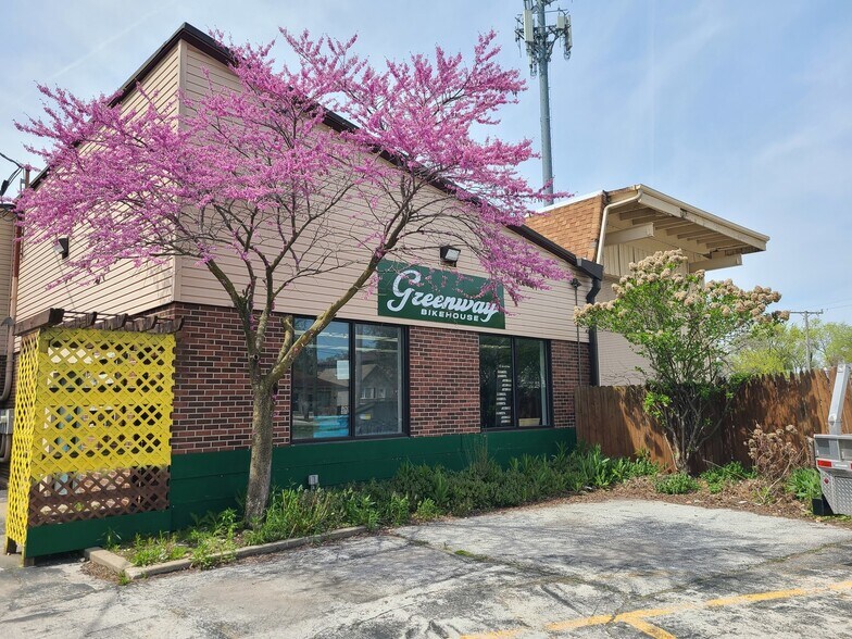 More Photos Of 18418 Wentworth Ave, Lansing Flex For Sale