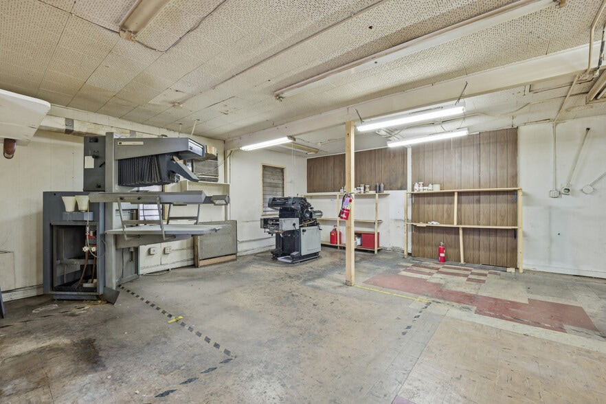 More Photos Of 915 W Olive Ave, Burbank Office For Sale