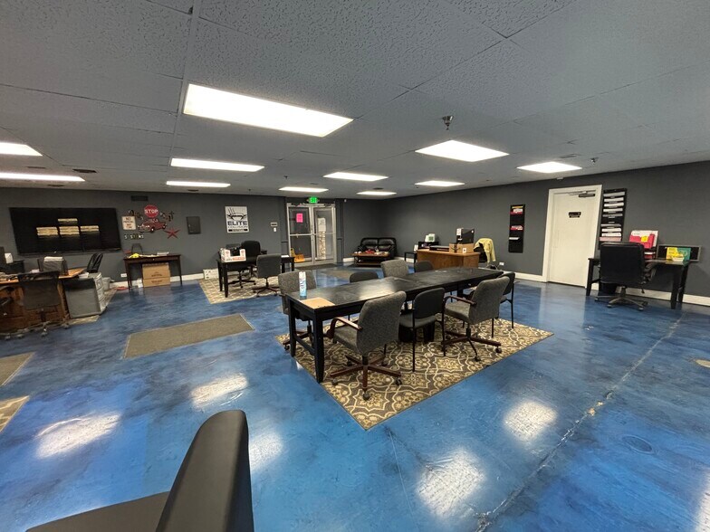 More Photos Of 3000-3066 S Platte River Dr, Englewood Warehouse For Lease