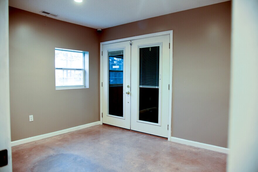 More Photos Of 101 E Byrd Rd, Hartselle Office For Lease