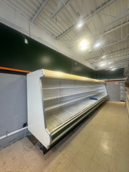 More Photos Of 5930 Fairfield Rd, Oxford Freestanding For Sale