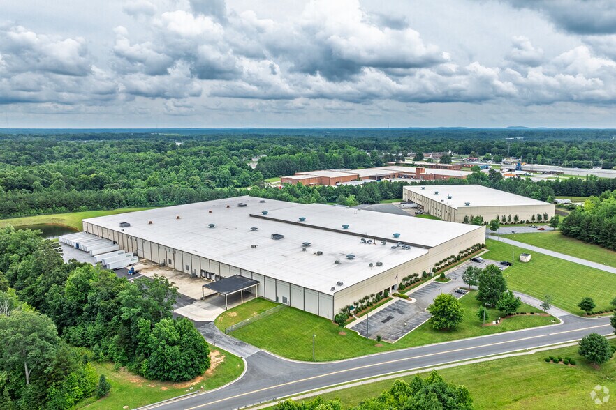 More Photos Of 210 N Pendleton St, High Point Manufacturing For Lease