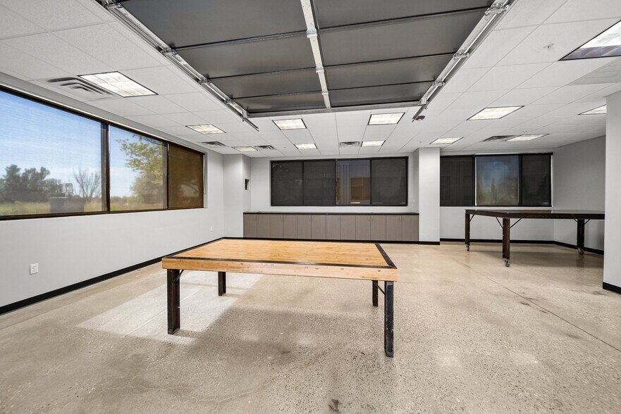 More Photos Of 210 SE 34th St, Bentonville Office For Sale