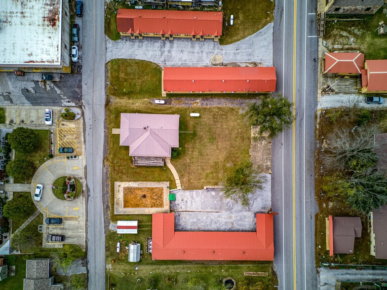 More Photos Of 208 Court St, Jasper Hotel For Sale