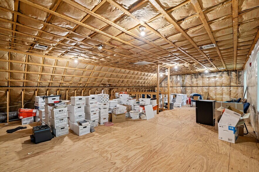More Photos Of 15 Garden Rd, Plaistow Office For Sale
