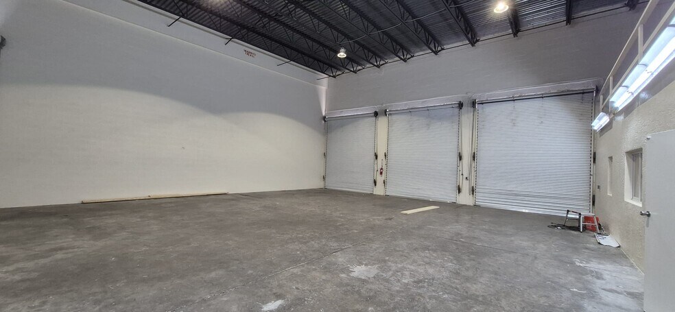 More Photos Of 900 Ceitus Ter, Cape Coral Warehouse For Lease