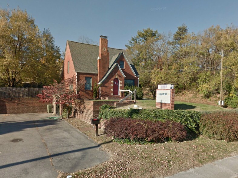 More Photos Of 2205 W Main St, Salem Office For Lease