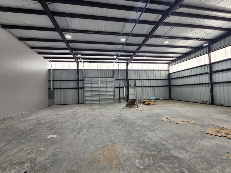 More Photos Of 9334 Ronda Ln, Houston Industrial For Lease
