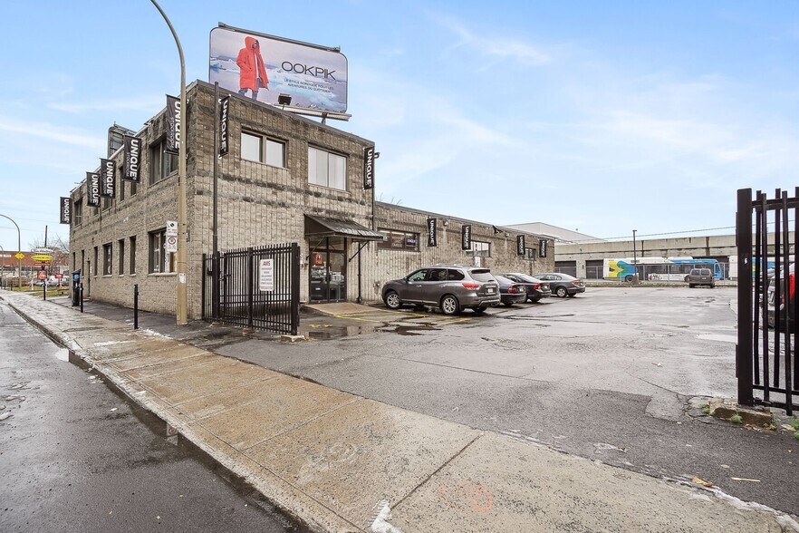 More Photos Of 9455-9457 Boul Saint-Laurent, Montréal Storefront Retail Office For Sale