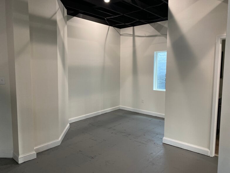 More Photos Of 3014-3016 Colvin St, Alexandria Flex For Sale