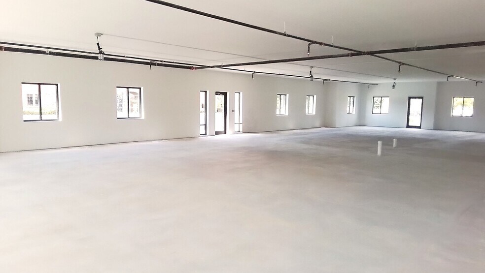 More Photos Of 804 Geneva Parkway, Lake Geneva Medical For Lease