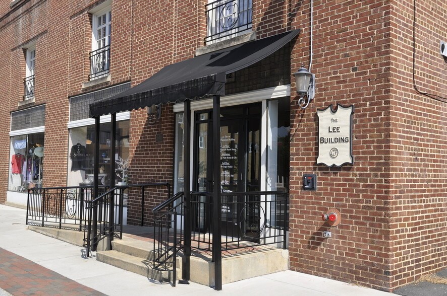 More Photos Of 102 S Steele St, Sanford Office For Lease