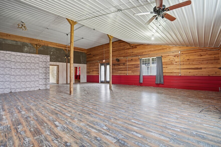 More Photos Of 113 S Wilder St, Chouteau General Retail For Sale