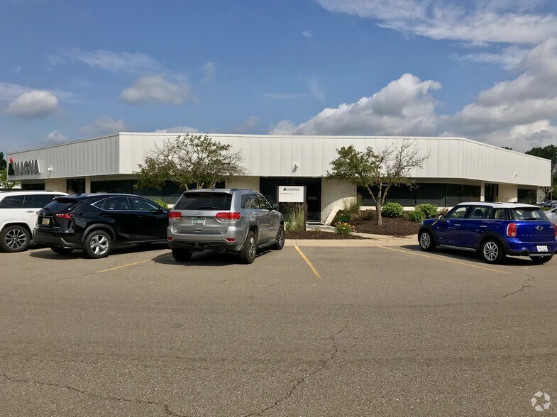 More Photos Of 1225 E Big Beaver Road, Troy Unknown For Lease