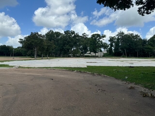 More Photos Of 129 Jefferson Davis Blvd, Natchez Land For Sale