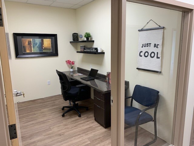 More Photos Of 4421-4439 Carnes St, Acworth Office For Sale