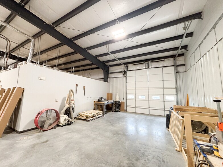 More Photos Of 4173 N 20th St, Ozark Warehouse For Lease