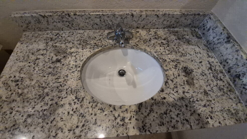 More Photos Of 6866 Lakeview Dr, San Antonio Multifamily For Sale