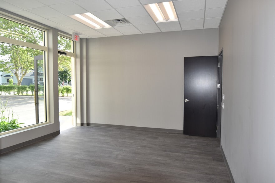 More Photos Of 5870 Main St, Williamsville Storefront Retail Office For Lease